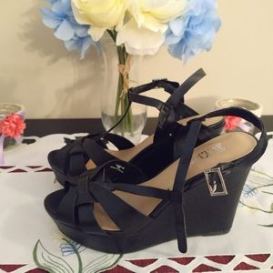 Black Wedges